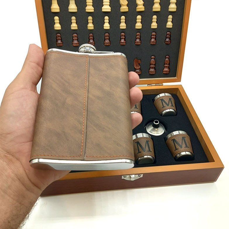  هیپفلاسک (قمقمه جیبی)و جعبه چوبی شطرنج مدل مارکوس 270cc کدa560540 