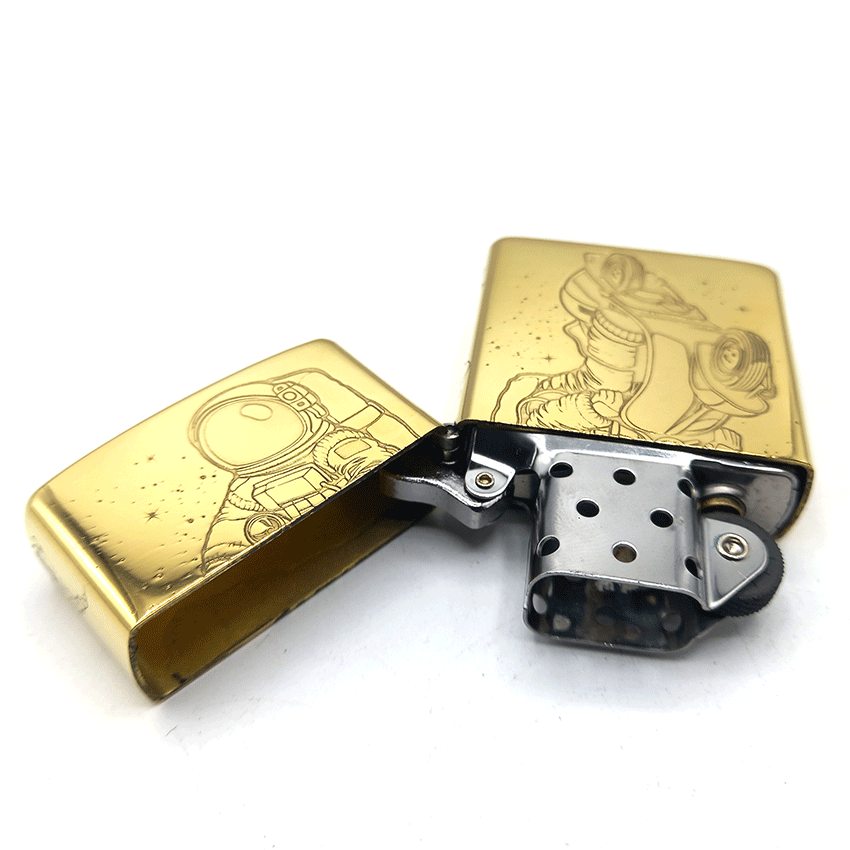  فندک بنزینی زورو طلایی طرح فضانورد موتورسوار کد d08 