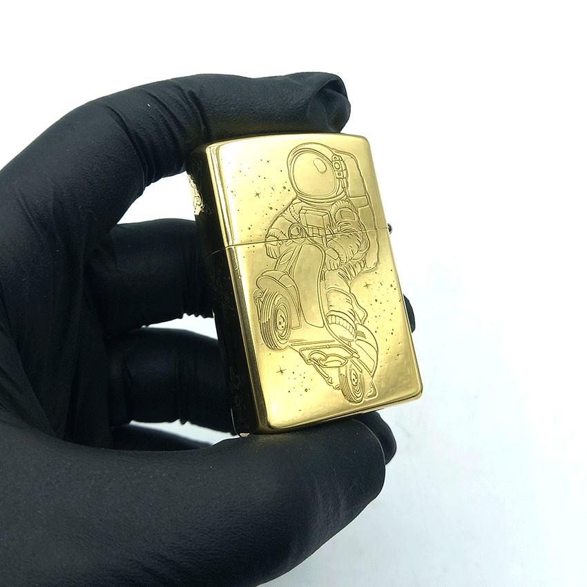  فندک بنزینی زورو طلایی طرح فضانورد موتورسوار کد d08 