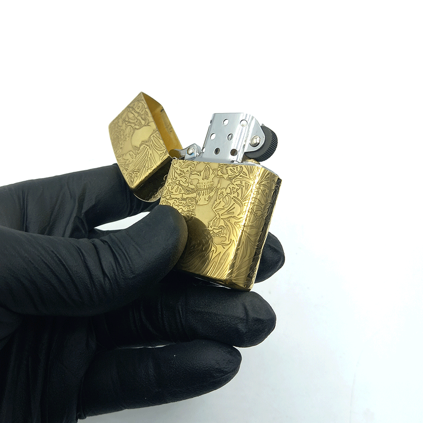  فندک بنزینی زورو برنزی طرح جمجمه و برگ کد d06 