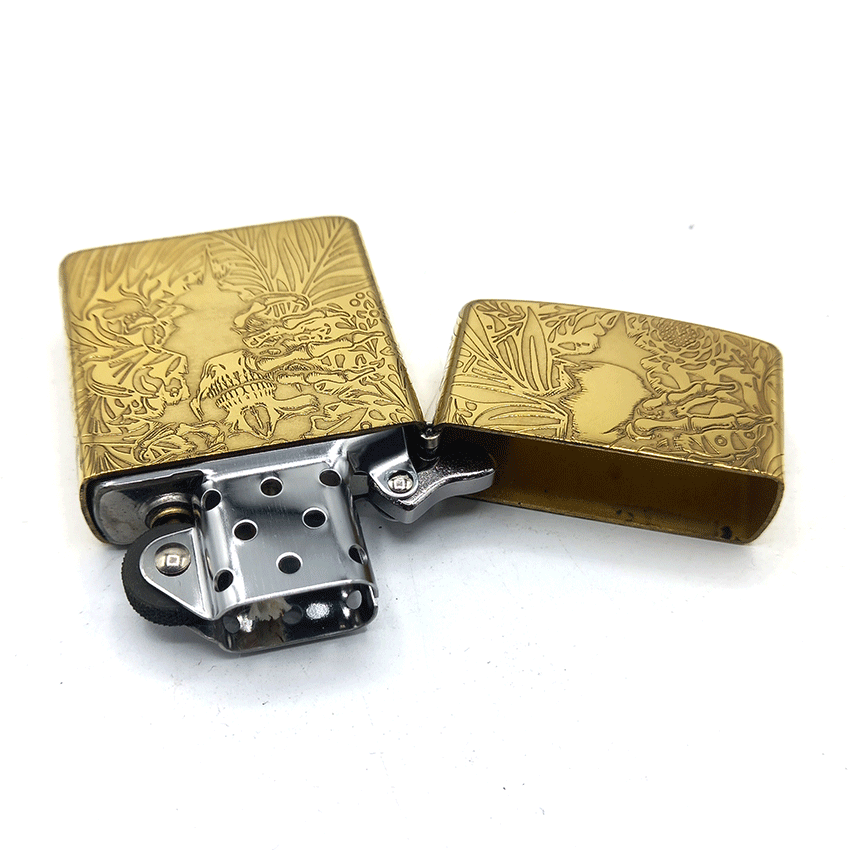  فندک بنزینی زورو برنزی طرح جمجمه و برگ کد d06 